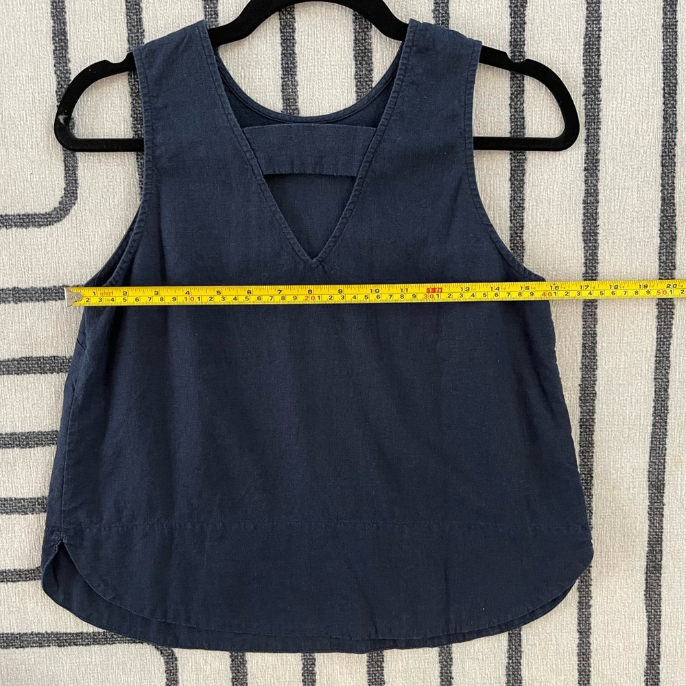 Linen blend petite loft navy tank top with key hole back - Picture 6 of 8